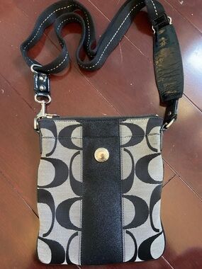 Vintage coach crossbody purse